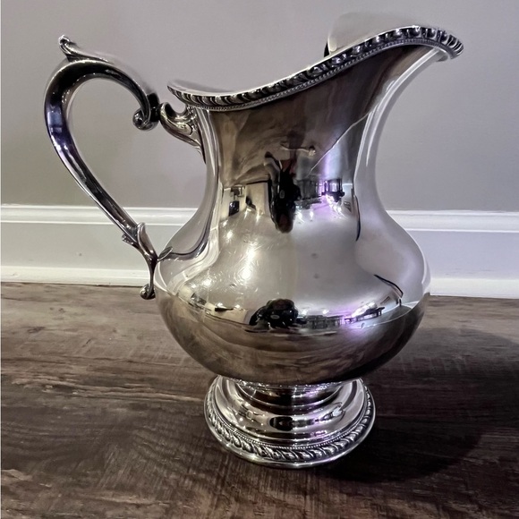 Reed & Barton Old London Silverplate Hollowware Water Pitcher Discontinued Item - Picture 4 of 5